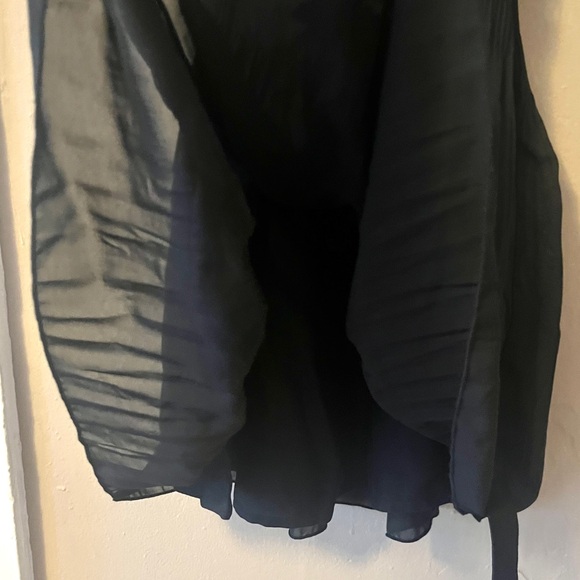 🏷️ Abercrombie & Fitch black pleated sleeveless mini dress with waist tie belt - Picture 5 of 17